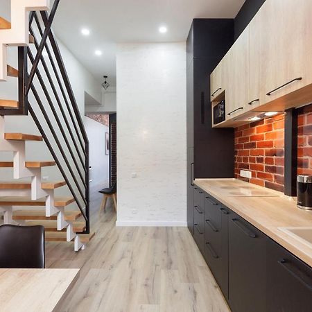 Leogrand Apartments On Khmelnytskoho 11 Lviv Ngoại thất bức ảnh