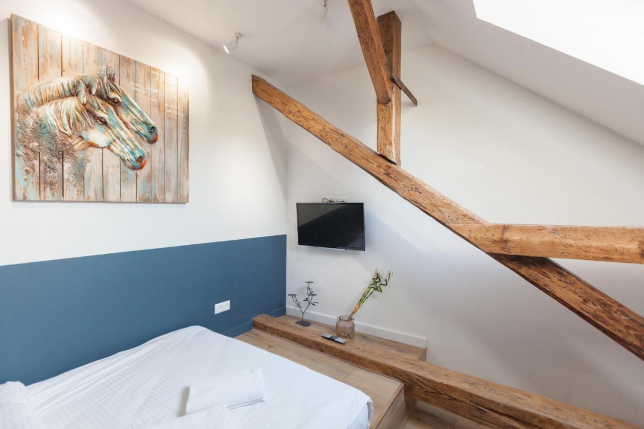 Leogrand Apartments On Khmelnytskoho 11 Lviv Ngoại thất bức ảnh