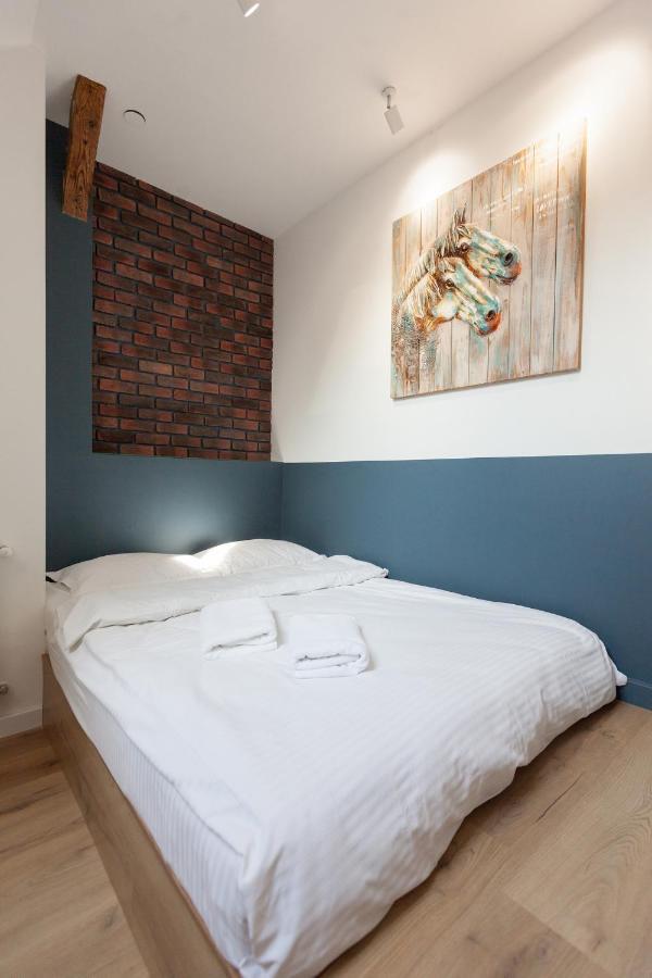 Leogrand Apartments On Khmelnytskoho 11 Lviv Ngoại thất bức ảnh