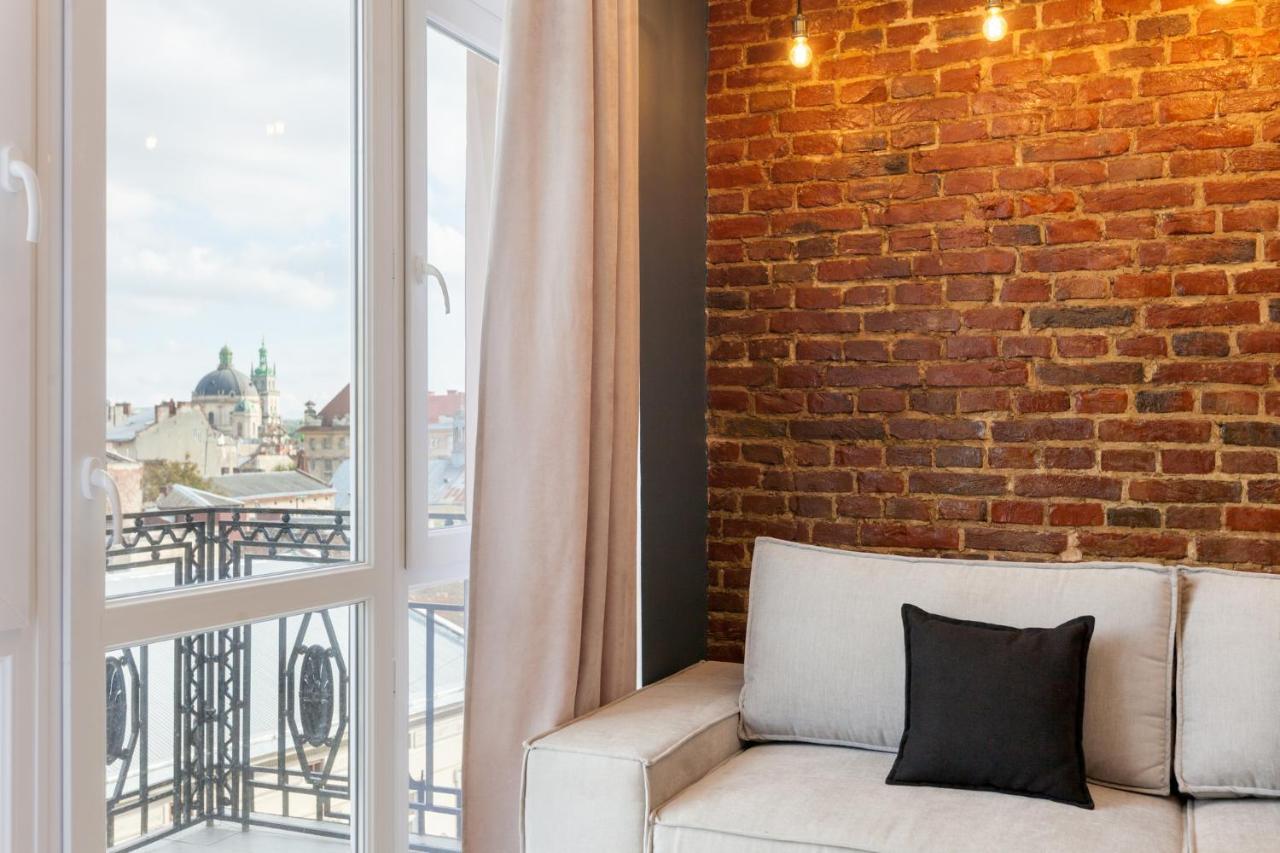 Leogrand Apartments On Khmelnytskoho 11 Lviv Ngoại thất bức ảnh