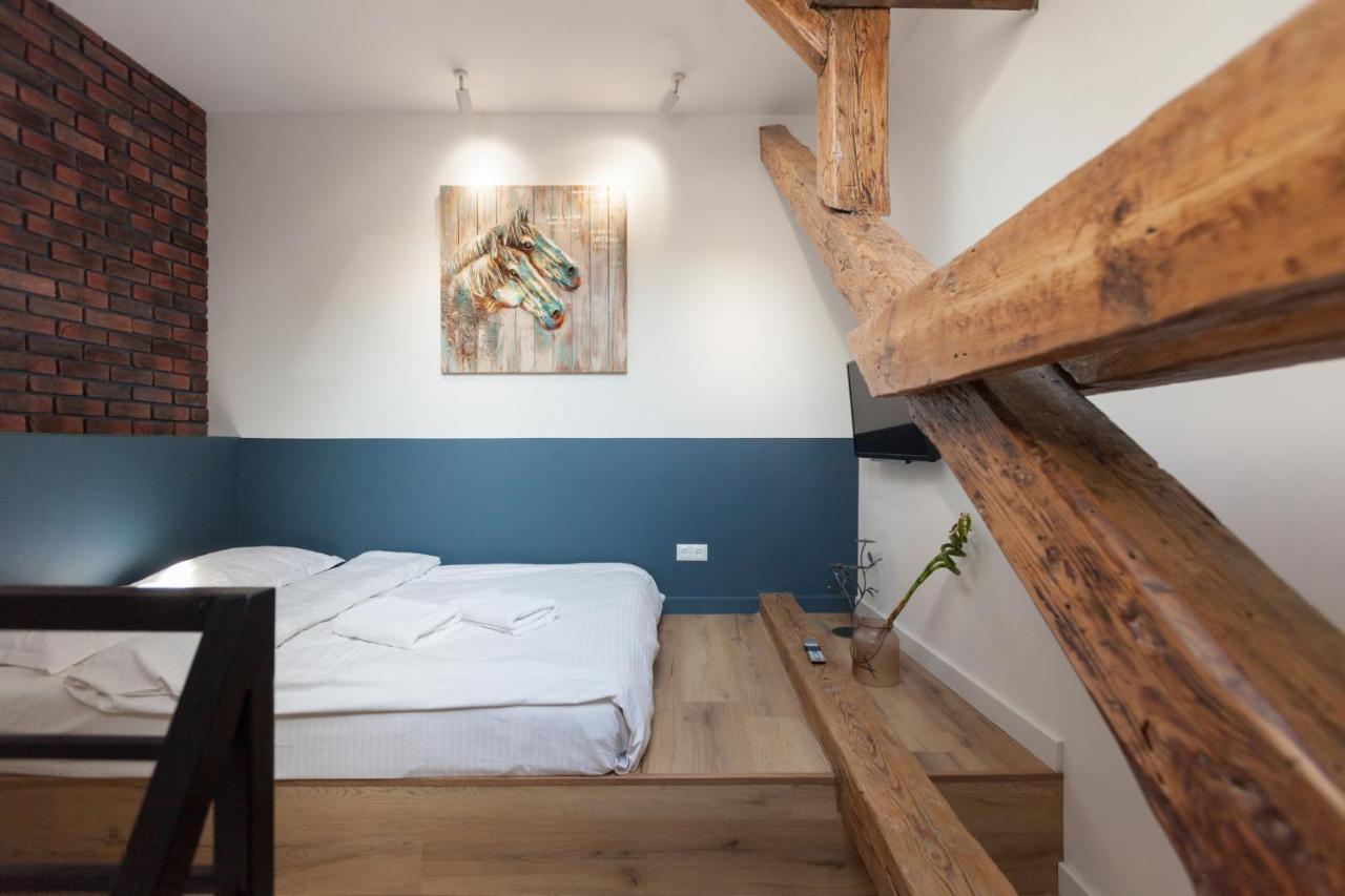 Leogrand Apartments On Khmelnytskoho 11 Lviv Ngoại thất bức ảnh